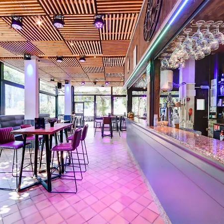 منتزه العطل Domaine Lou Capitelle & 4*