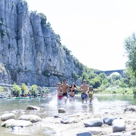 Domaine Lou Capitelle & منتزه العطل 4*